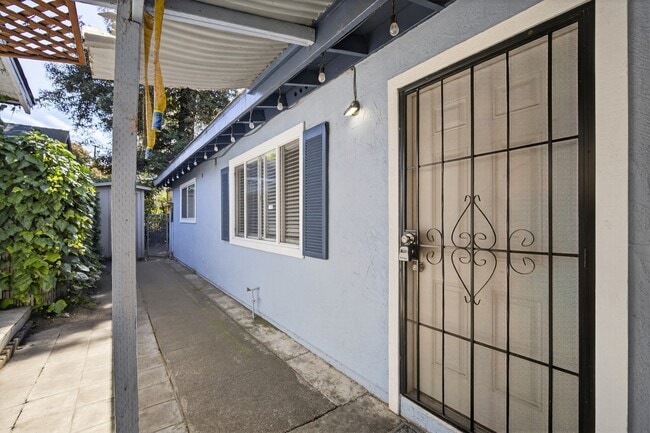 2046 Rutherford St in Oakland, CA - Building Photo - Building Photo