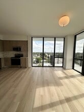 4314 SW 49th Ct, Unit B in Fort Lauderdale, FL - Foto de edificio - Building Photo