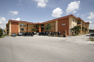 1871 W 62nd St in Hialeah, FL - Foto de edificio - Building Photo