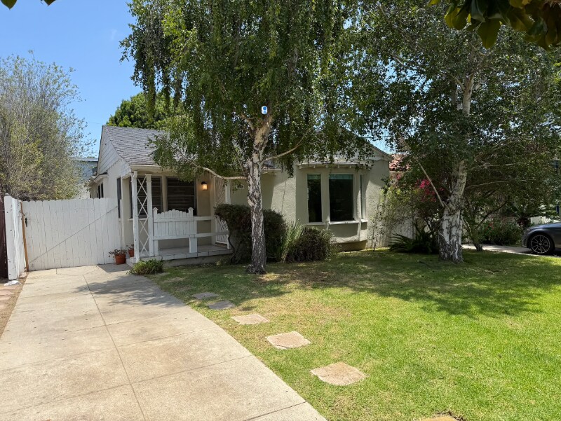 2134 Malcolm Ave in Los Angeles, CA - Building Photo