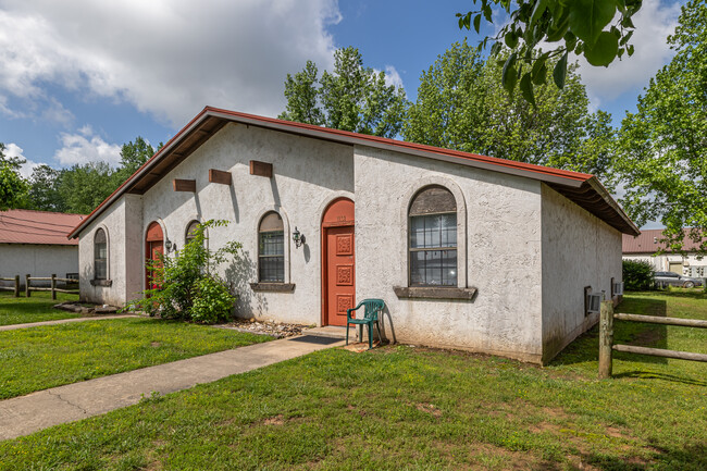 Villa Apartments Bentonville in Bentonville, AR - Building Photo - Building Photo