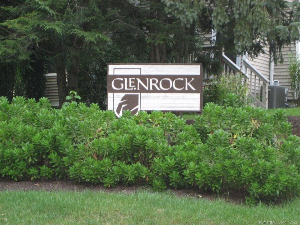 41 Glenrock in Norwalk, CT - Building Photo