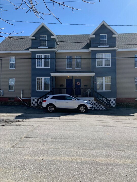 15 Park St in Dover, NH - Building Photo