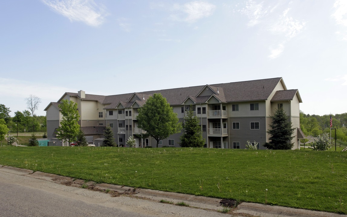 Stone Lake Manor in Cassopolis, MI - Foto de edificio