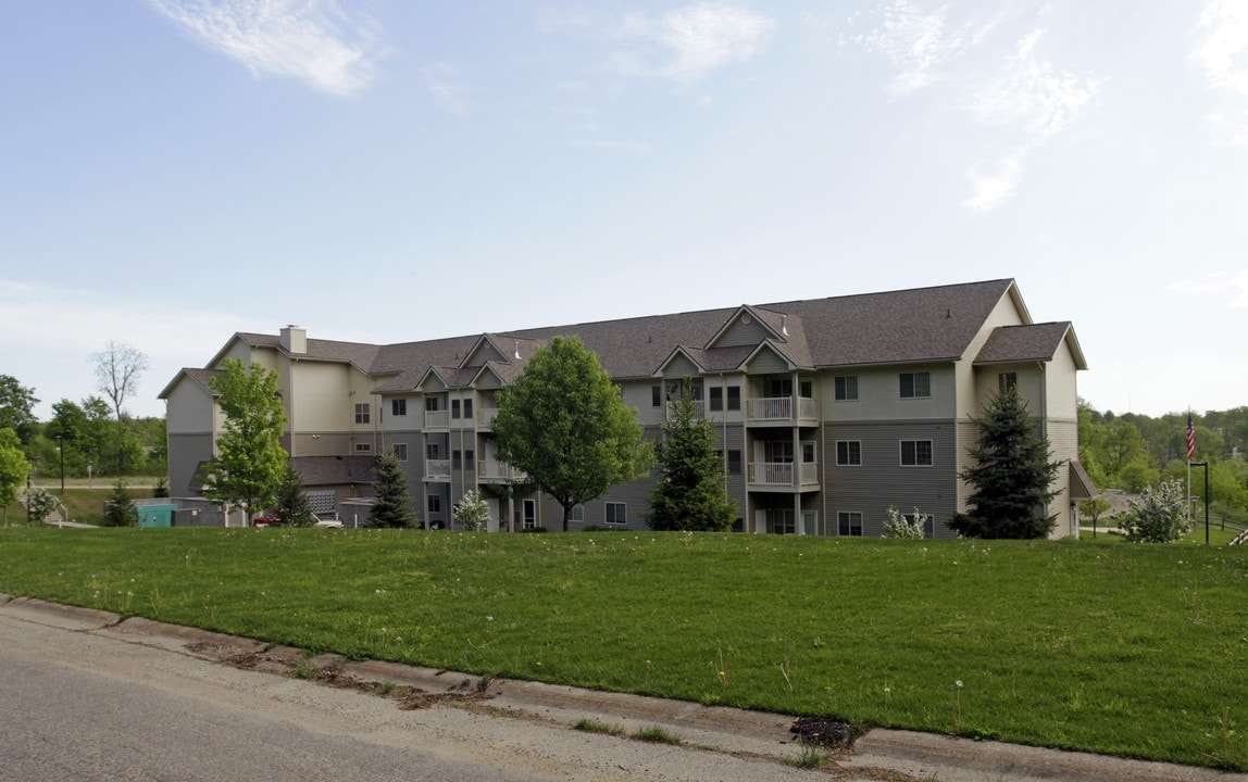 Stone Lake Manor in Cassopolis, MI - Building Photo