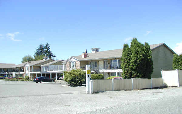 Crystal Grove Apartments in University Place, WA - Building Photo - Building Photo