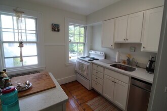 33 Concord Ave, Unit 1 in Cambridge, MA - Building Photo - Building Photo