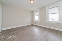 410 S Newkirk St photo'