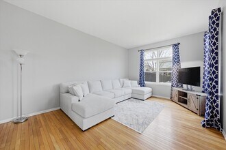 2211 Carpenter Ave in Plainfield, IL - Building Photo - Building Photo