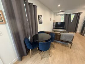 1136 E Lomita Ave in Glendale, CA - Building Photo - Building Photo