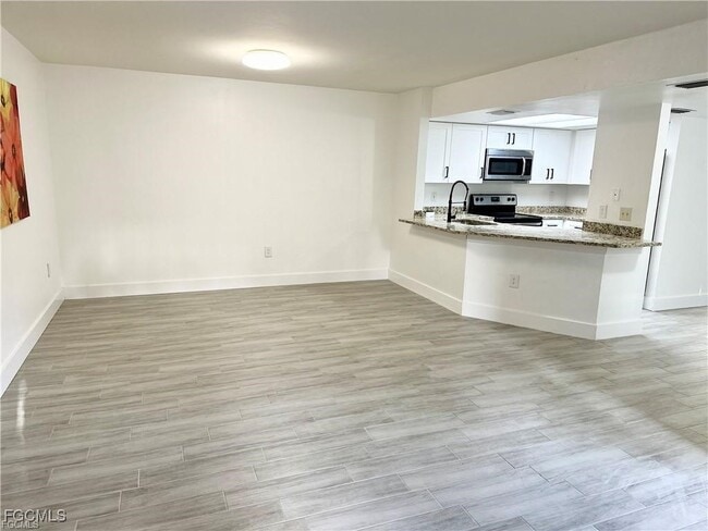 3120 Seasons Way in Estero, FL - Foto de edificio - Building Photo