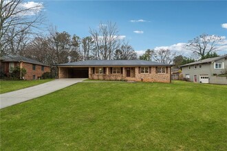 270 Alpine Dr in Roswell, GA - Building Photo - Building Photo