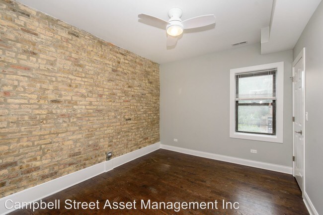 1915 W Irving Park Rd-Unit -Unit 304 in Chicago, IL - Foto de edificio - Building Photo