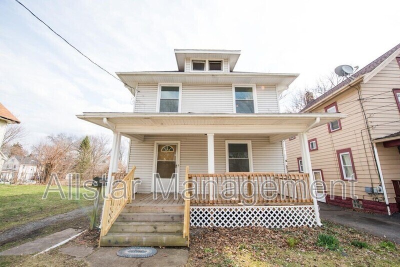 284 Gordon Dr in Akron, OH - Building Photo