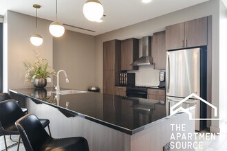 220 W Scott St, Unit 4 in Chicago, IL - Foto de edificio - Building Photo