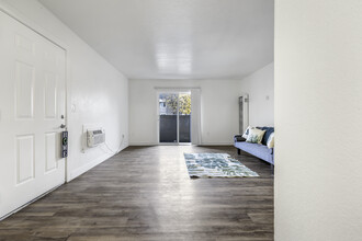 Pacific Villas at Shelly Court in Stockton, CA - Building Photo - Interior Photo