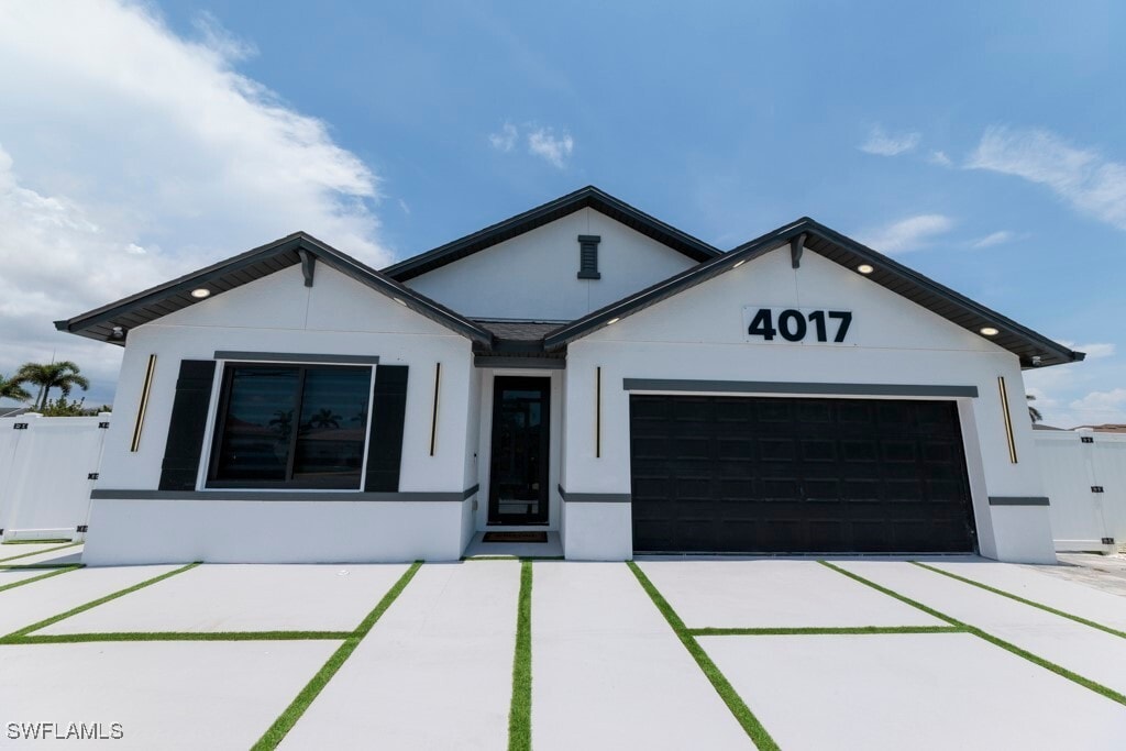 4017 SW 16th Pl in Cape Coral, FL - Building Photo
