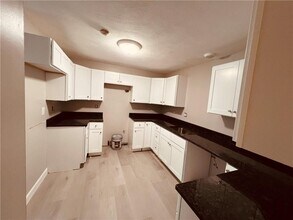 144 Yorkshire St in Providence, RI - Building Photo - Building Photo