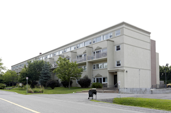 Crystal Beach in Ottawa, ON - Building Photo - Building Photo