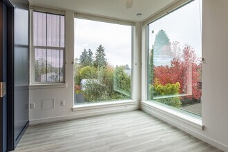 Kaya Camilla - 5510 N Denver Ave in Portland, OR - Building Photo - Interior Photo