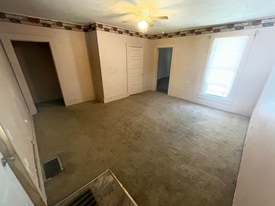 1202 Gomber Ave in Cambridge, OH - Building Photo