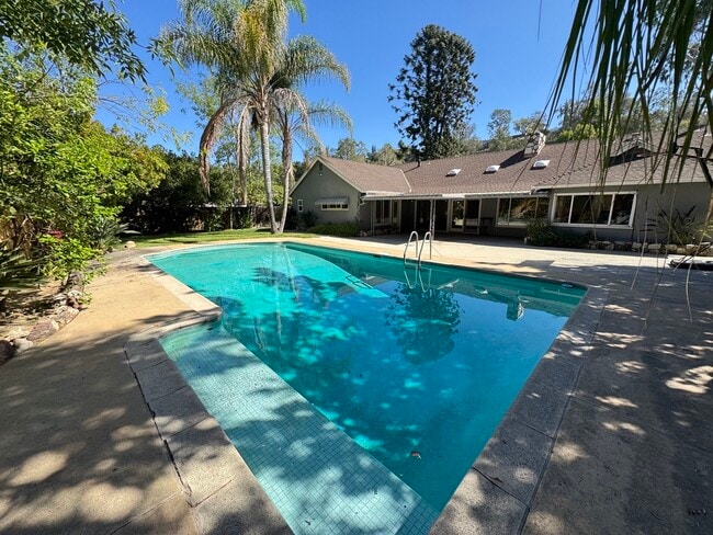property at 3957 Woodfield Dr