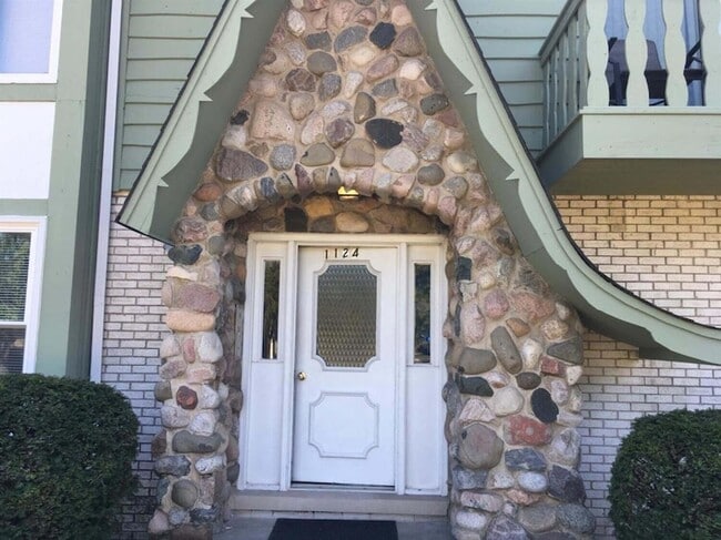 1124 Camellia Dr, Unit 3 in Munster, IN - Building Photo - Building Photo