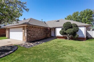 2529 Amber St in Moore, OK - Building Photo - Building Photo