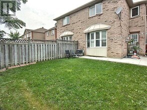 28 Mannel Crescent in Brampton, ON - Building Photo - Building Photo