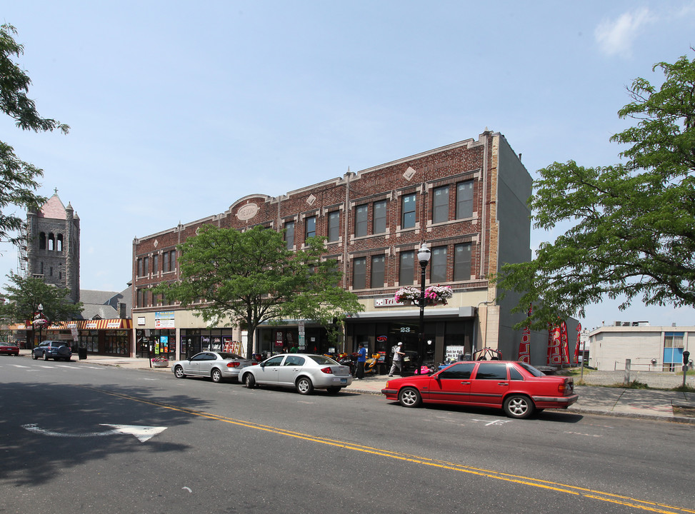 23-39 Main St in New Britain, CT - Building Photo