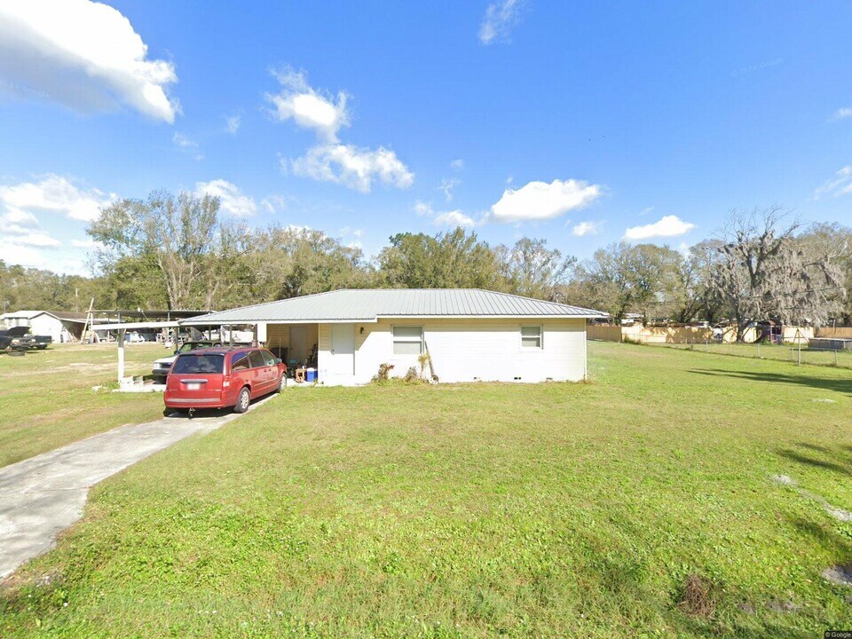 2500 Hebb Rd in Auburndale, FL - Foto de edificio