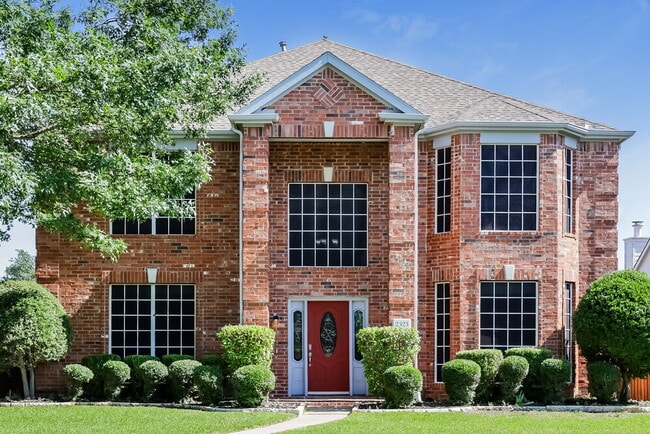 property at 2325 Cimmaron Dr