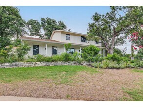 8700 Mountainwood Cir in Austin, TX - Foto de edificio - Building Photo