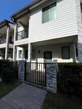 4745 NW 83rd Pkwy in Doral, FL - Building Photo - Building Photo