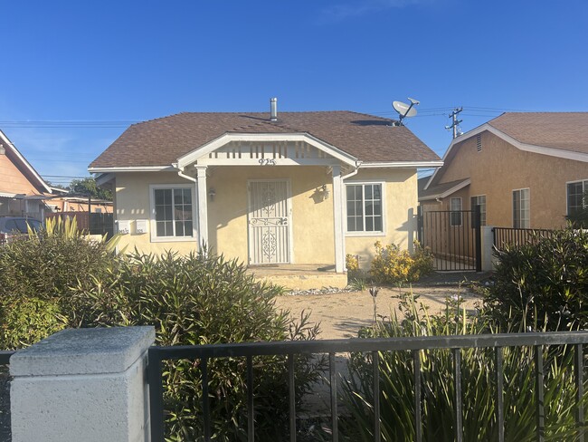 925 E Fairview Blvd, Unit .5 in Inglewood, CA - Building Photo - Building Photo