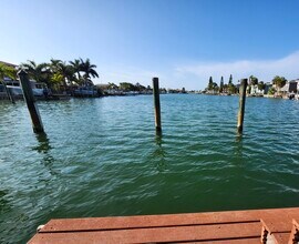 345 Capri Blvd, Unit 4 in Treasure Island, FL - Foto de edificio - Building Photo