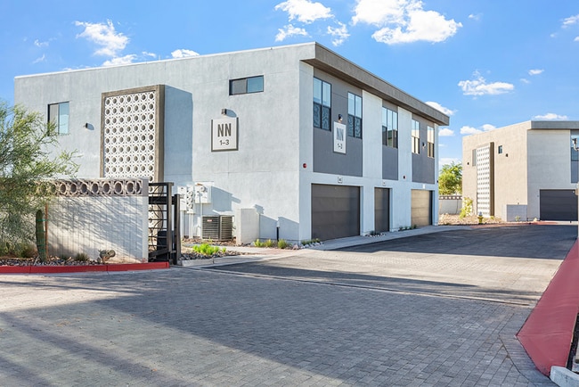 Sonoran Row Townhomes in Phoenix, AZ - Foto de edificio - Building Photo