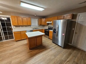 2825 N Creek Dr in Chesapeake, VA - Building Photo - Building Photo