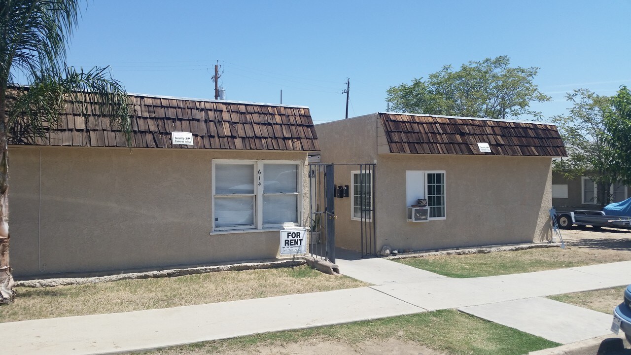 Woodrow St Apartments in Taft, CA - Building Photo