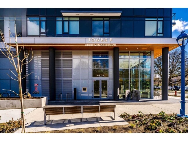 6808 Minoru Blvd in Richmond, BC - Building Photo - Building Photo