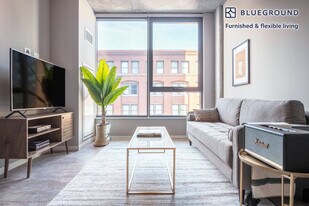 939 W Washington Blvd in Chicago, IL - Building Photo