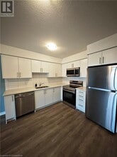 243 Chapel Hill Dr in Kitchener, ON - Building Photo - Building Photo