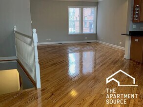 1619 W Wallen Ave, Unit W1 in Chicago, IL - Building Photo - Building Photo