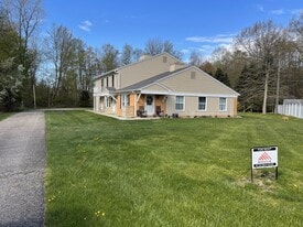 3271 W Charmwood Dr, Unit C in Port Huron, MI - Building Photo