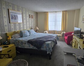 231 174th St in Sunny Isles Beach, FL - Foto de edificio - Building Photo