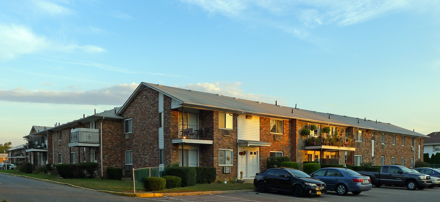 Covert Ave Apartments in Lindenhurst, NY - Building Photo