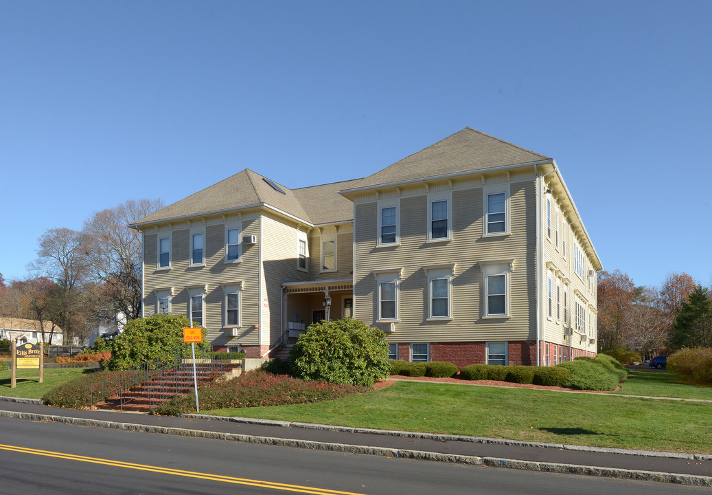 Ellis Brett Apartments in Brockton, MA - Building Photo