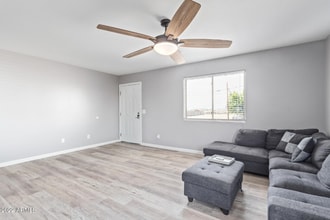 2437 E Jones Ave in Phoenix, AZ - Building Photo - Building Photo