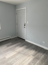 398 N 3rd Ave, Unit 4 in Des Plaines, IL - Building Photo - Building Photo