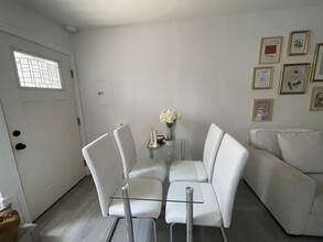 1319 23rd St, Unit C in Santa Monica, CA - Building Photo - Building Photo